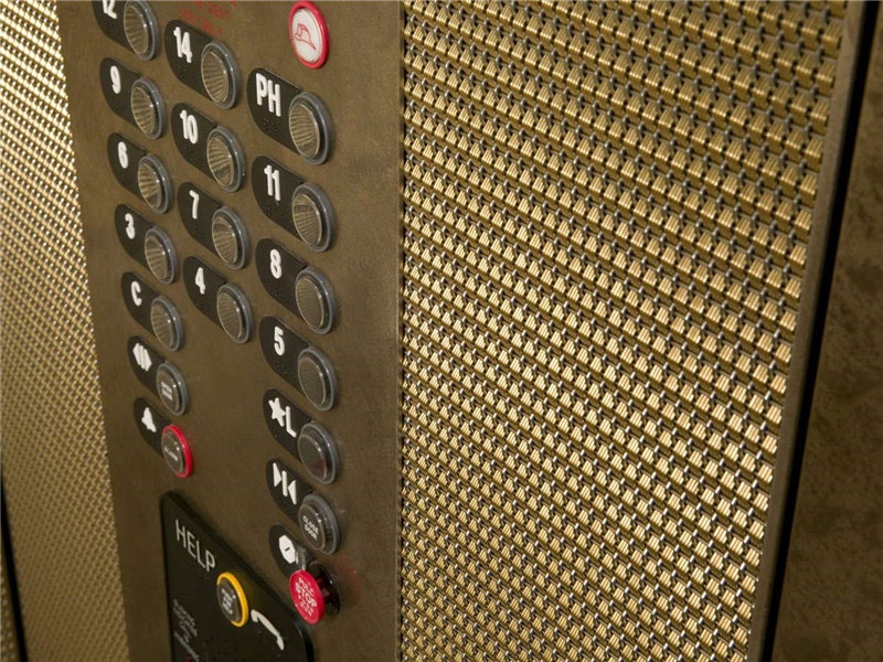 Ejemplo de instalación de malla de cabina de ascensor